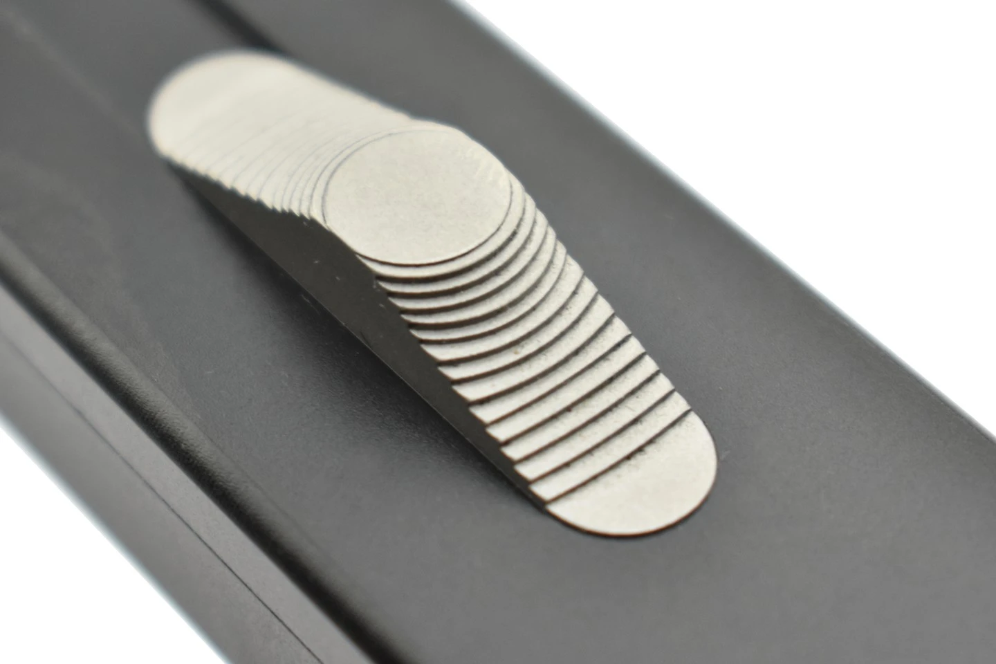 Golgoth G12G Couteau Automatique Lame Glaive Double Tranchant Acier D2 Manche Aluminium 8 Golgoth G12G Couteau Automatique Lame Glaive Double Tranchant Acier D2 Manche Aluminium – Image 6